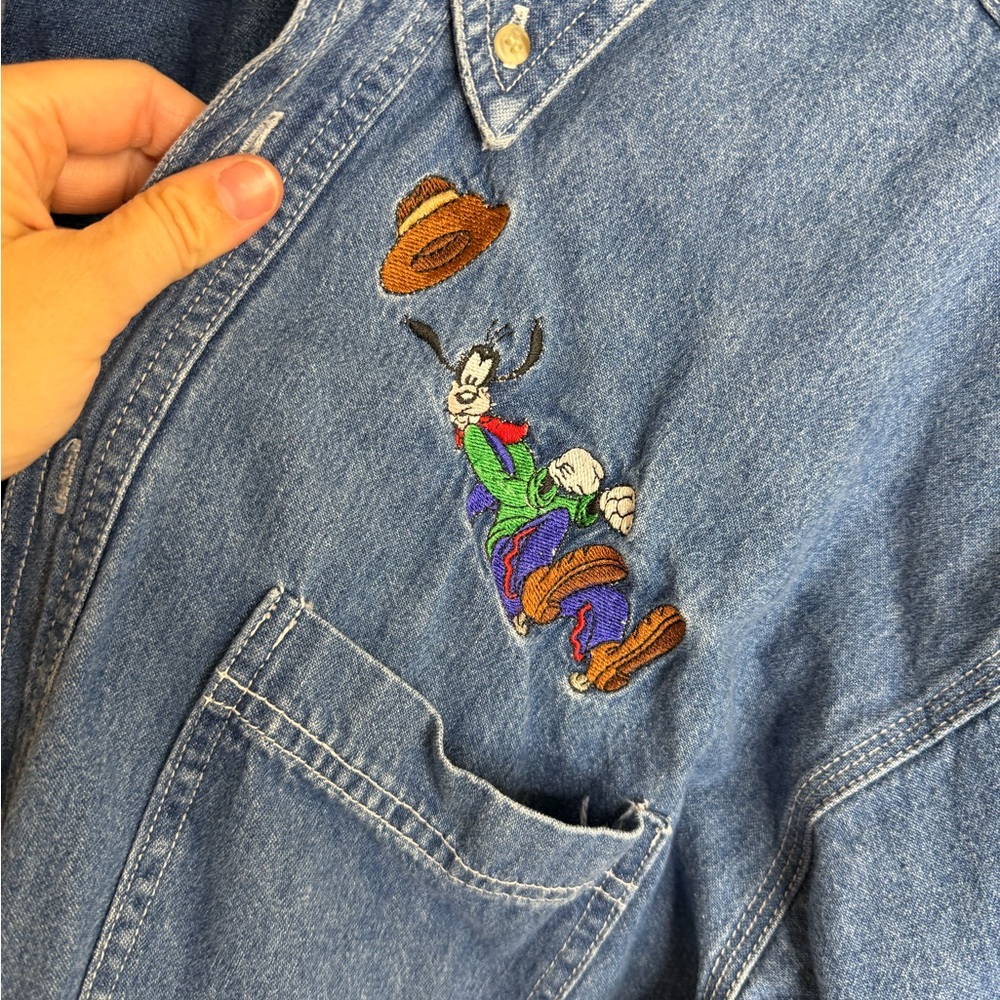 VINTAGE Disney Shirt %100 cotton sz m Blue Denim goofyEmbroidered Button Up 90s - Picture 5 of 12
